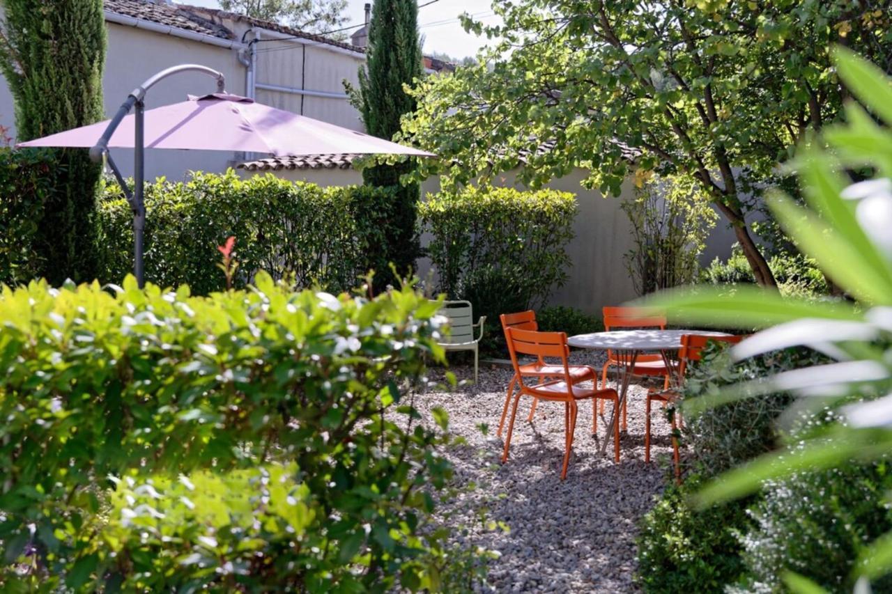 Private Furnished Apartment With All Comfort Has A Garden In A Green Space Meyreuil Exterior photo