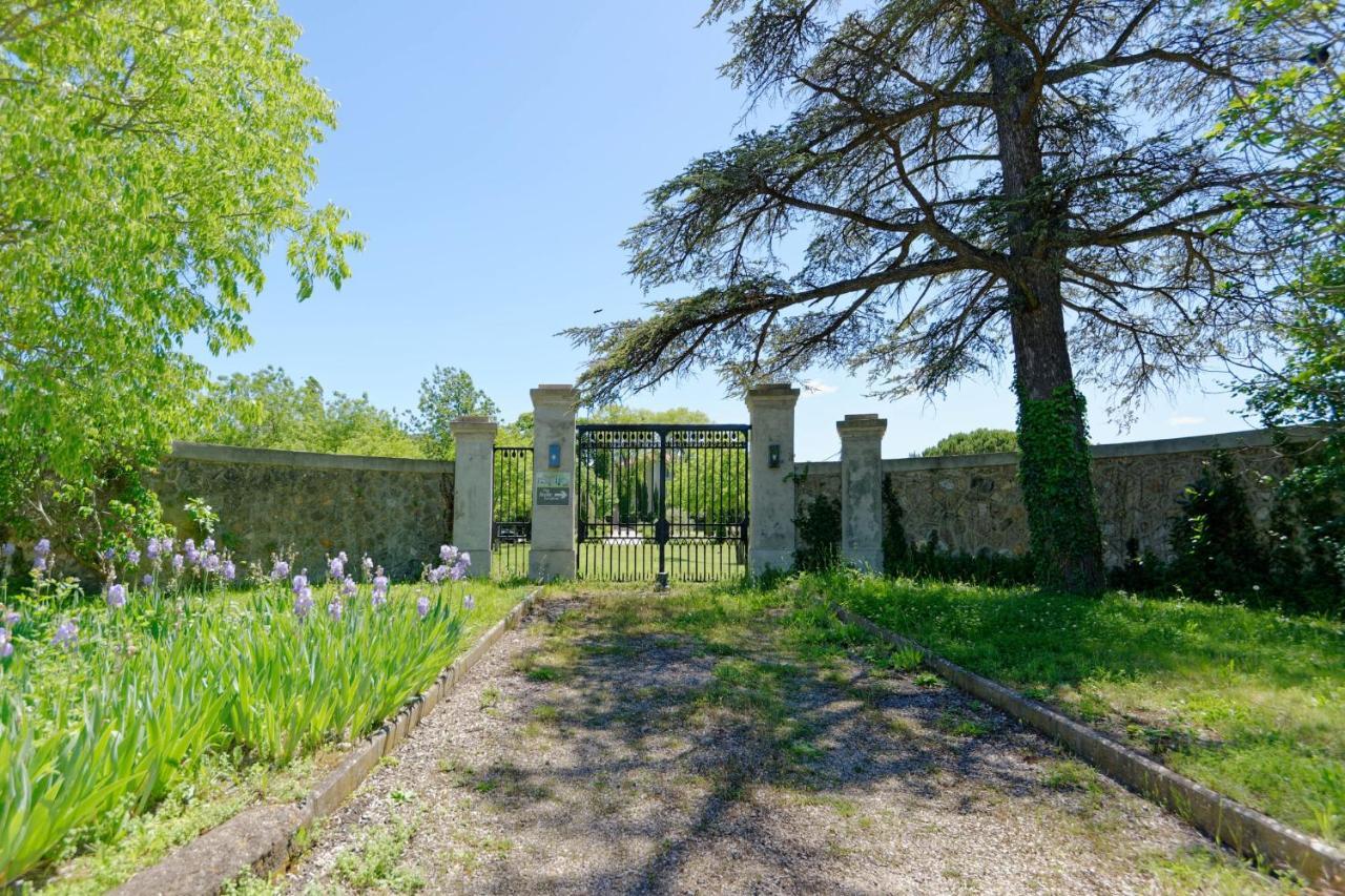 Private Furnished Apartment With All Comfort Has A Garden In A Green Space Meyreuil Exterior photo